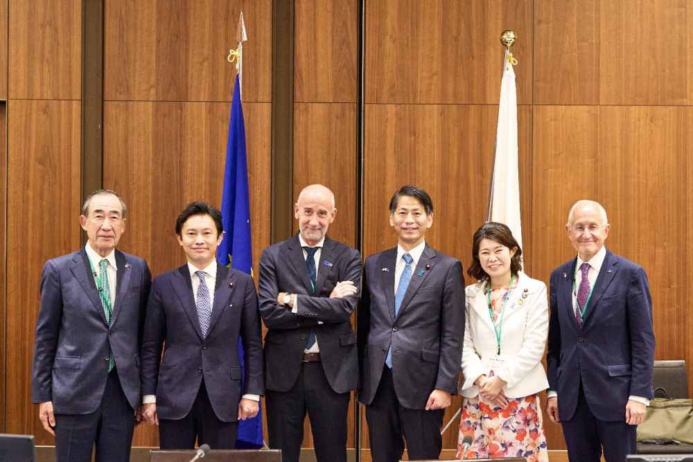 Left to Right: Masaki Sakuyama (BRT co-Chair), Shinichi Nakatani (State Minister of Economy, Trade &amp; Industry), Jean-Eric Paquet (Ambassador-Designate), Kenji Yamada (State Minister for Foreign Affairs), Ayano Kunimitsu (Parliamentary Vice-Minister for Internal Affairs &amp; Communications) and Philippe Wahl (BRT co-Chair)