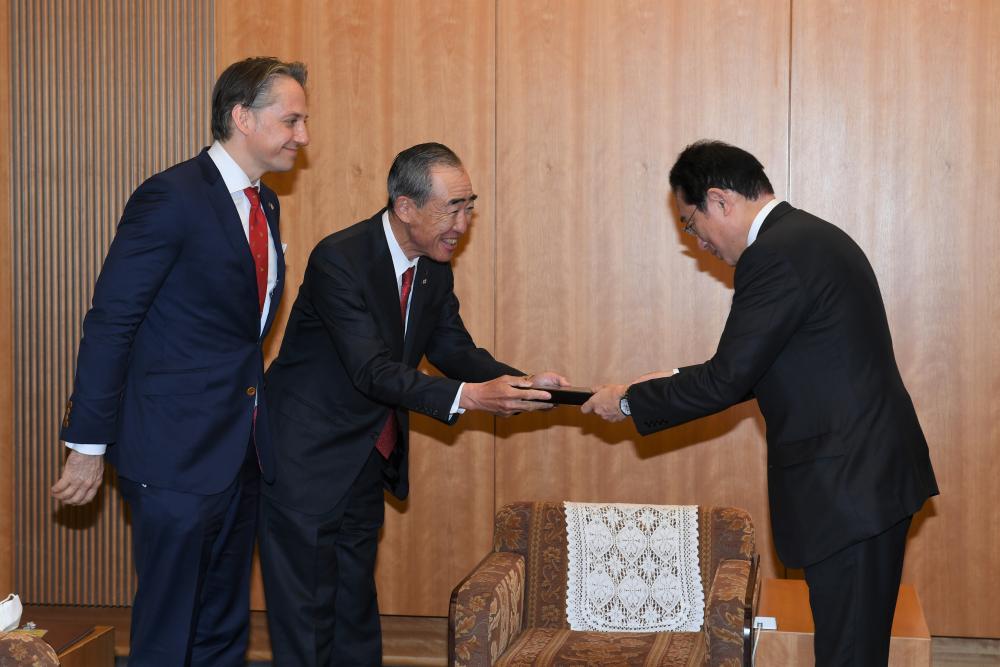 BRT 2021 Handover to Prime Minister Kishida