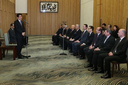 Prime Minister Abe addresses a delegation led by Hiromasa Yonekura and Fabrice Brégier, the BRT co-Chairmen