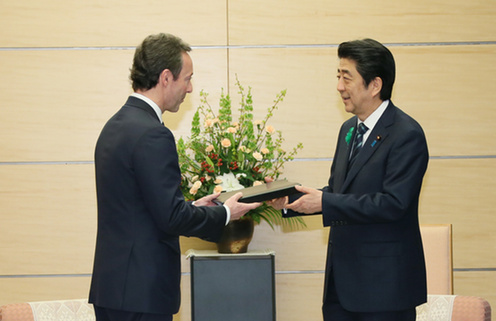 Fabrice Brégier presents the BRT's 2016 Recommendations to PM Abe