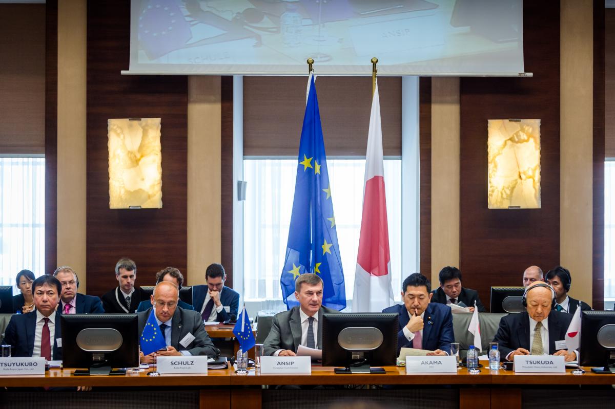 European Commission Vice President Ansip and State Minister Akama take part in the "Digital Economy" session